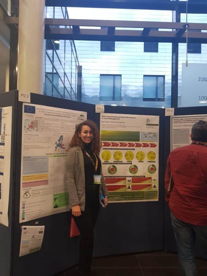 Mona Nazari presents results on poster